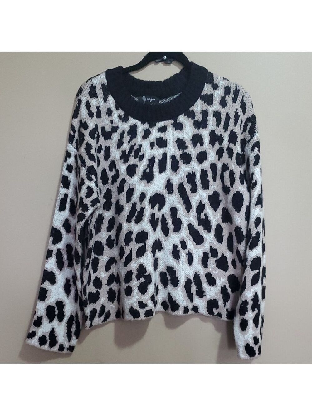 Lily Morgan Leopard Print Sweater Size Large